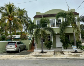 Walk to the water - Historic Home near Downtown LWB